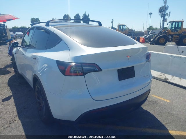 2021 TESLA MODEL Y 5YJYGDEE8MF095697 Photo 2