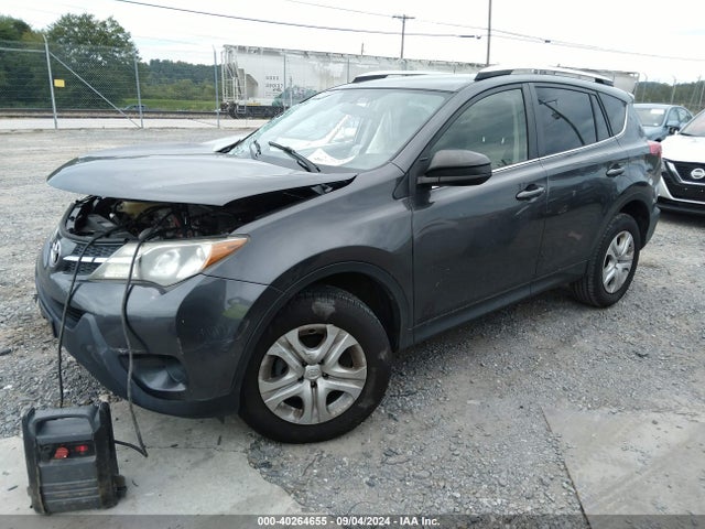 Toyota RAV4 LE 2015 JTMBFREV6FJ021826 Image 2