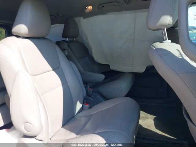5TDYZ3DC1HS767427 Toyota Sienna Xle 8 Passenger