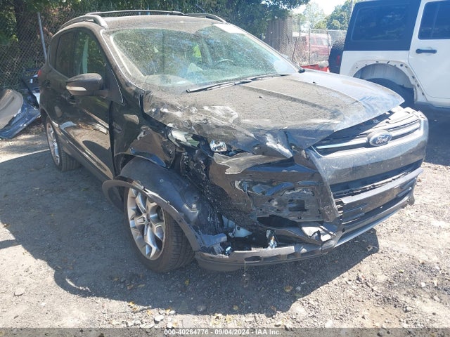 1FMCU0J9XGUA72286 Ford Escape Titanium