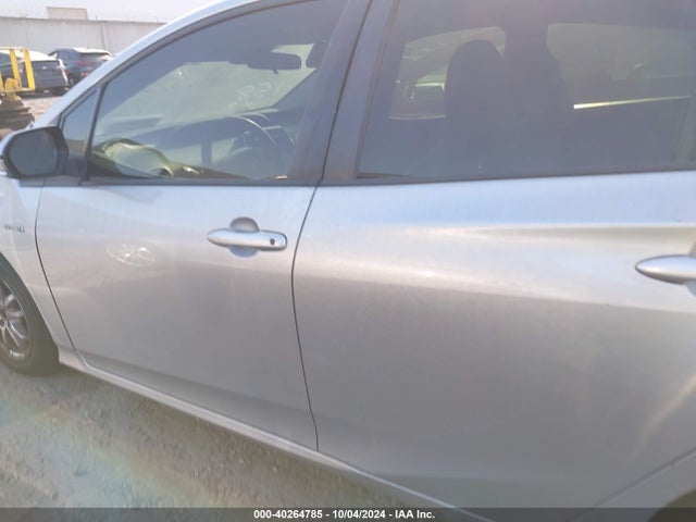 Toyota Prius Two 2017 JTDKBRFU5H3030879 Image 14