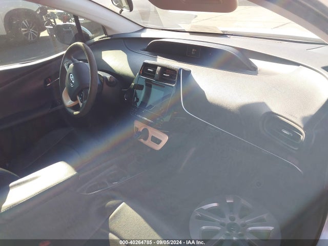 Toyota Prius Two 2017 JTDKBRFU5H3030879 Image 5