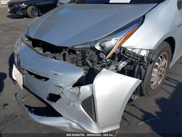Toyota Prius Two 2017 JTDKBRFU5H3030879 Image 6