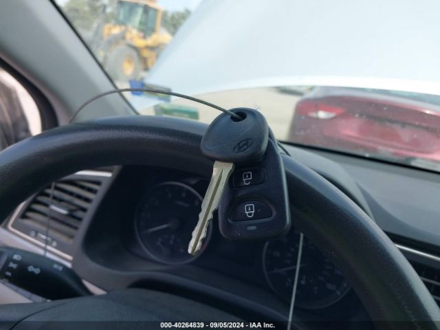 KMHD74LF4HU401989 Hyundai ELANTRA SE