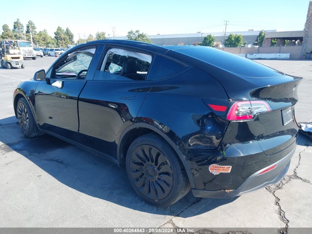 2020 TESLA MODEL Y 5YJYGDEE5LF057679 Photo 2