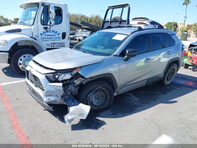 Toyota RAV4 LE 2021 2T3H1RFV0MC131861 Image 2