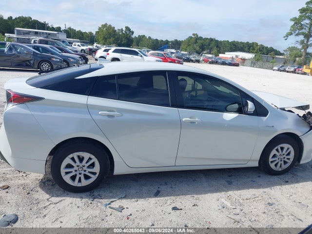 Toyota Prius Two 2016 JTDKBRFU6G3515353 Image 13