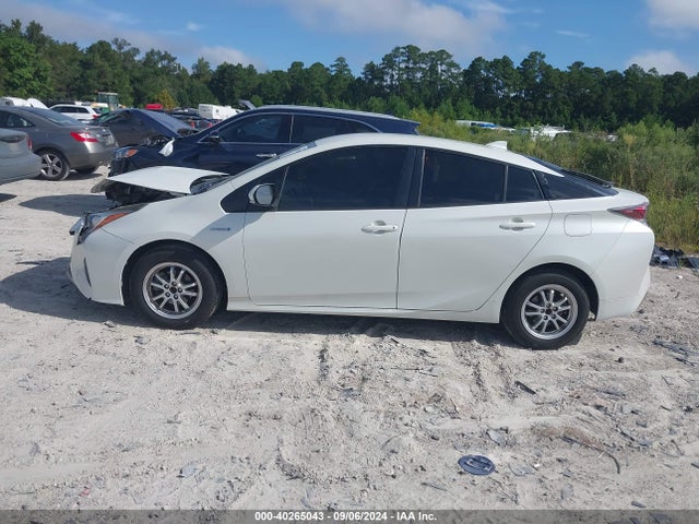 Toyota Prius Two 2016 JTDKBRFU6G3515353 Image 14
