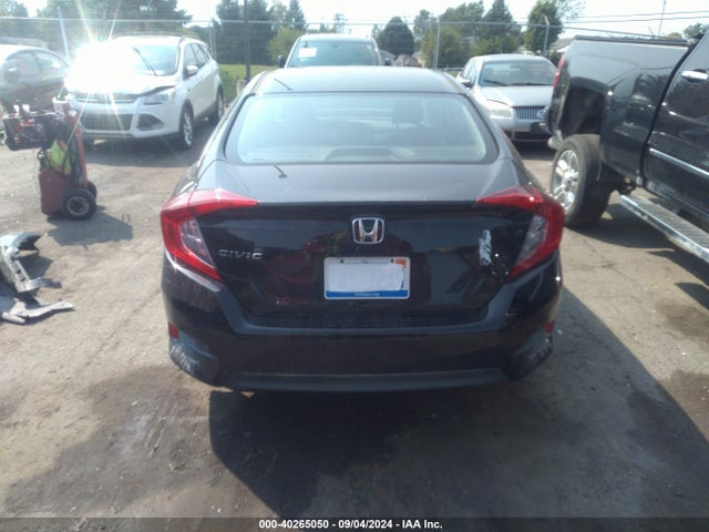 Honda Civic Lx 2018 2HGFC2F58JH558354 Image 16
