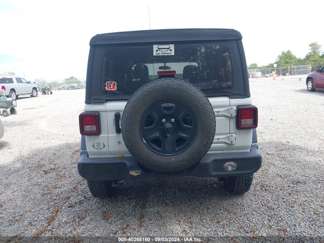 1C4HJXDG5JW150717 Jeep Wrangler Unlimited Sport 4x4