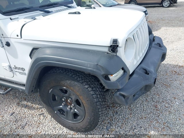 1C4HJXDG5JW150717 Jeep Wrangler Unlimited Sport 4x4