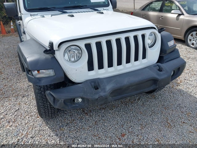1C4HJXDG5JW150717 Jeep Wrangler Unlimited Sport 4x4