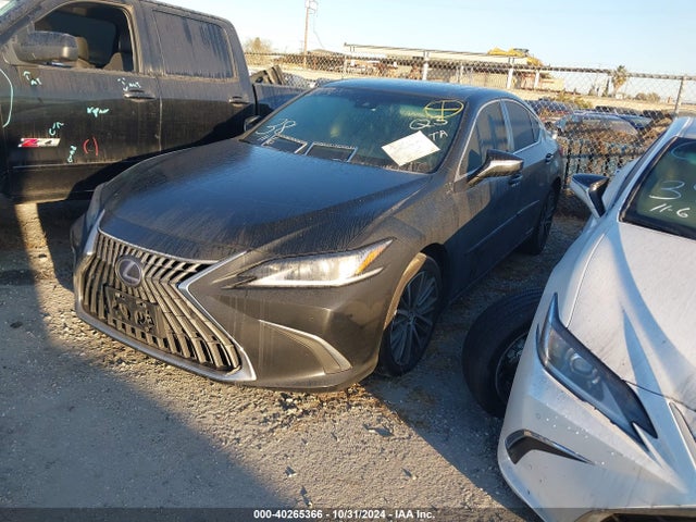 Lexus ES 300H 2022 58ADA1C19NU025914 Image 2