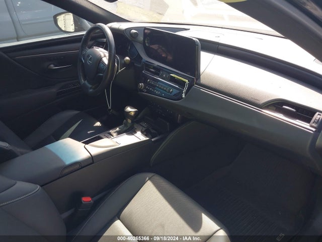 Lexus ES 300H 2022 58ADA1C19NU025914 Image 5