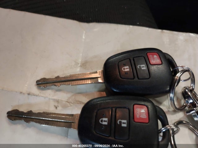 Toyota RAV4 LE 2018 JTMZFREV1JJ179014 Image 11