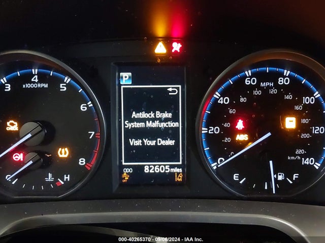 Toyota RAV4 LE 2018 JTMZFREV1JJ179014 Image 7