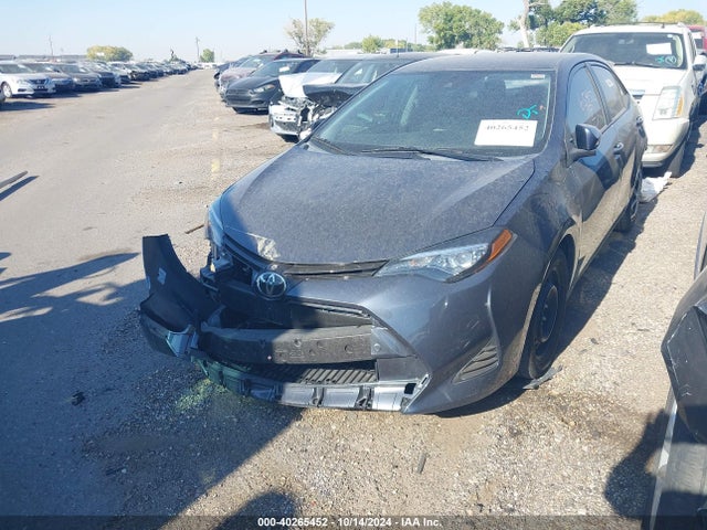 Toyota COROLLA LE 2018 2T1BURHE4JC051655 Image 2