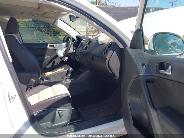 WVGAV7AX7GW533055 Volkswagen TIGUAN SE