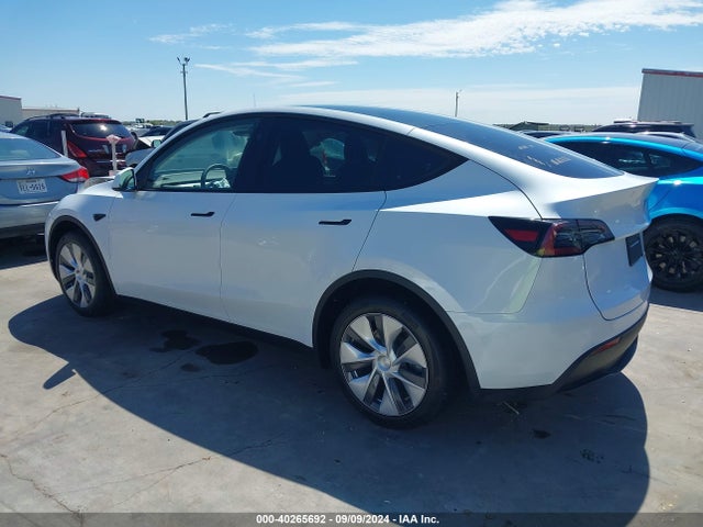 2024 TESLA MODEL Y 7SAYGDEE0RA280527 Photo 2