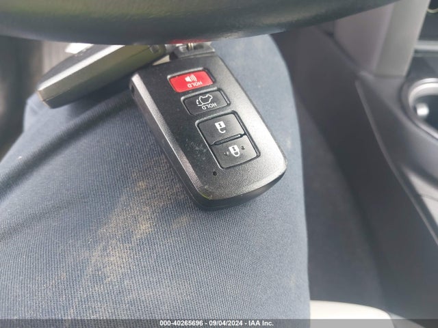 2T3YFREV6HW357460 Toyota Rav4 Platinum