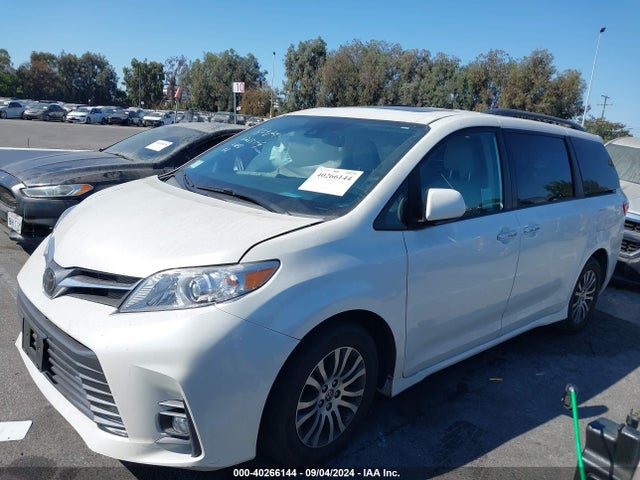 5TDYZ3DC1LS082949 Toyota SIENNA XLE