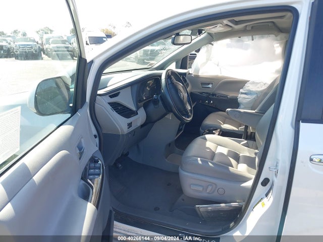 5TDYZ3DC1LS082949 Toyota SIENNA XLE