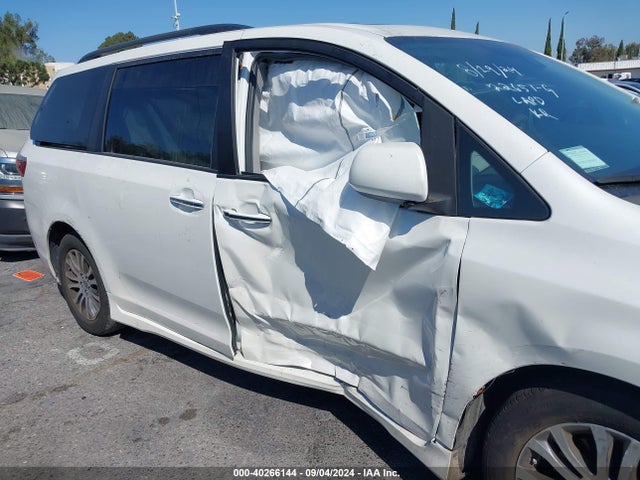 5TDYZ3DC1LS082949 Toyota SIENNA XLE
