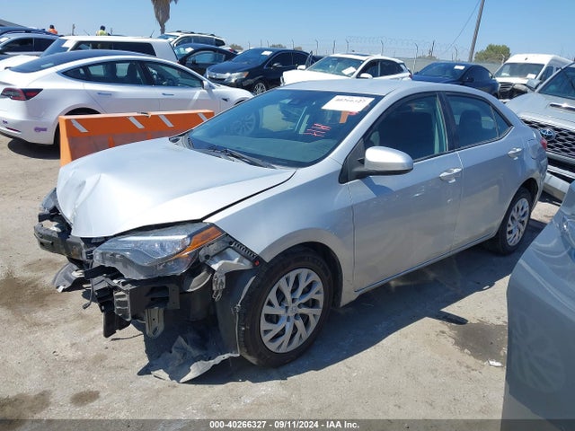 Toyota COROLLA LE 2017 5YFBURHE3HP627956 Image 2