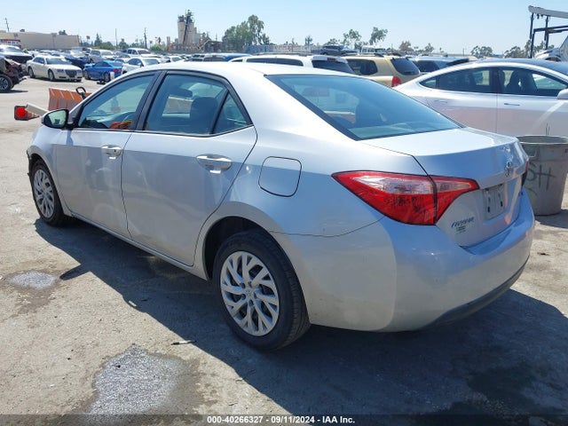 Toyota COROLLA LE 2017 5YFBURHE3HP627956 Image 3