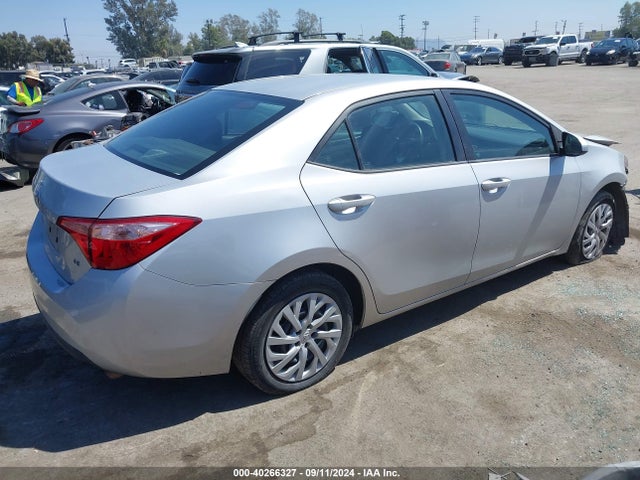 Toyota COROLLA LE 2017 5YFBURHE3HP627956 Image 4
