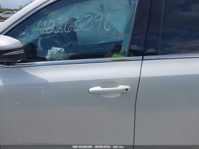 5TDZARFH3JS041551 Toyota Highlander Le