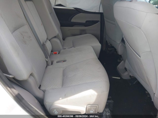 5TDZARFH3JS041551 Toyota Highlander Le