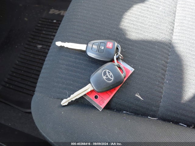 Toyota RAV4 LE 2016 2T3BFREV5GW435926 Image 11
