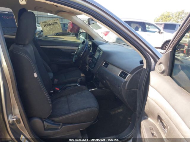 JA4AD2A36HZ068172 Mitsubishi Outlander Es