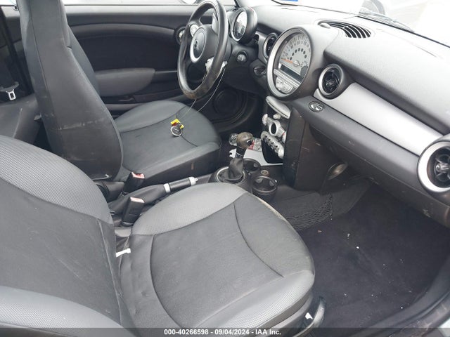 2009 MINI COOPER WMWMF33599TW72415 Photo 4