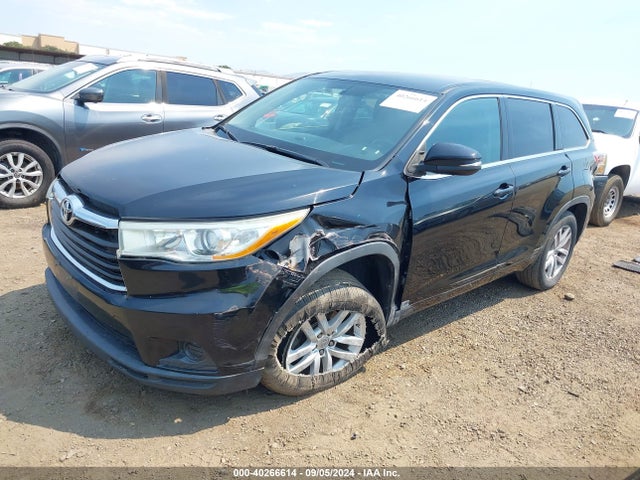 Toyota Highlander Le 2014 5TDZARFHXES008388 Image 2
