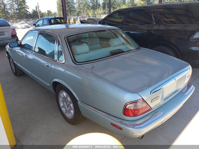 2002 JAGUAR XJ8 SAJDA14C22LF41971 Photo 2