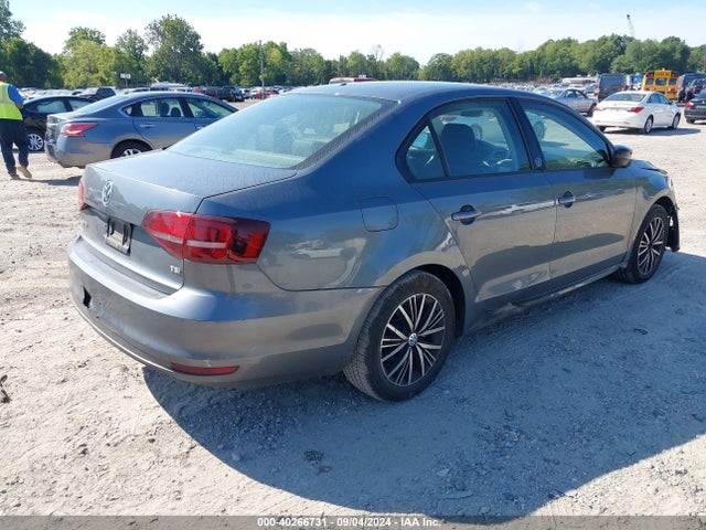 3VWDB7AJ5JM254441 Volkswagen Jetta 1.4t Se/1.4t Wolfsburg Edition