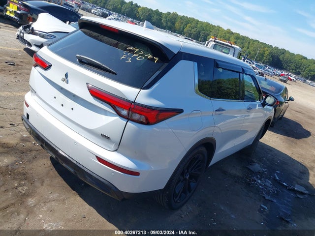2022 MITSUBISHI OUTLANDER JA4J3UA87NZ062595 Photo 3