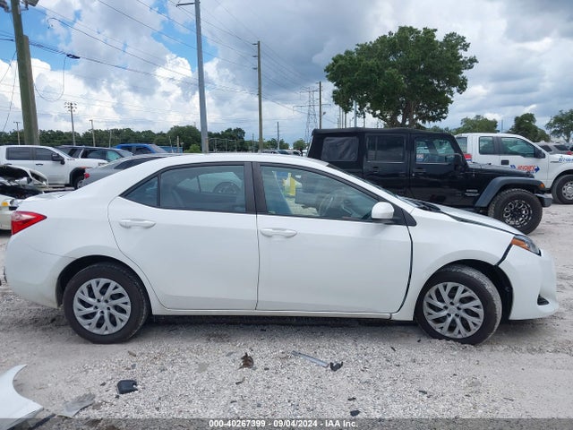 Toyota COROLLA LE 2018 5YFBURHE1JP763220 Image 14