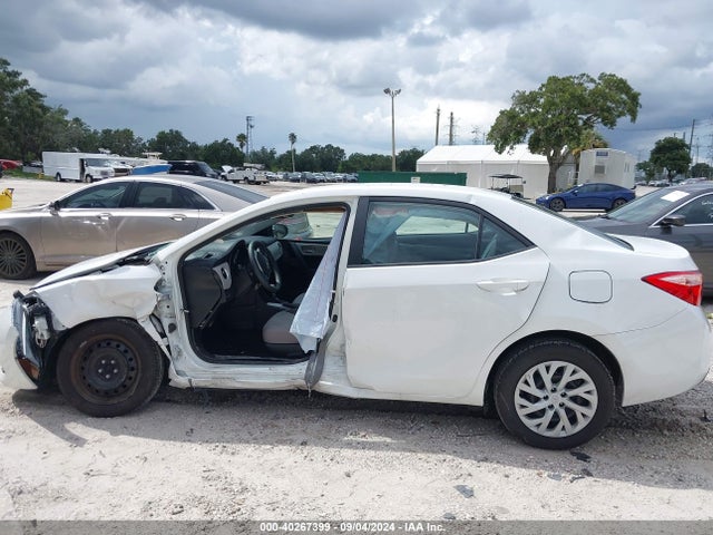 Toyota COROLLA LE 2018 5YFBURHE1JP763220 Image 15