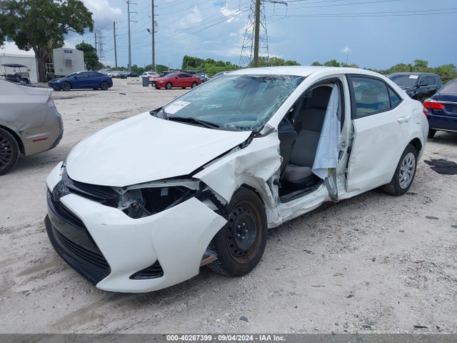 Toyota COROLLA LE 2018 5YFBURHE1JP763220 Image 2