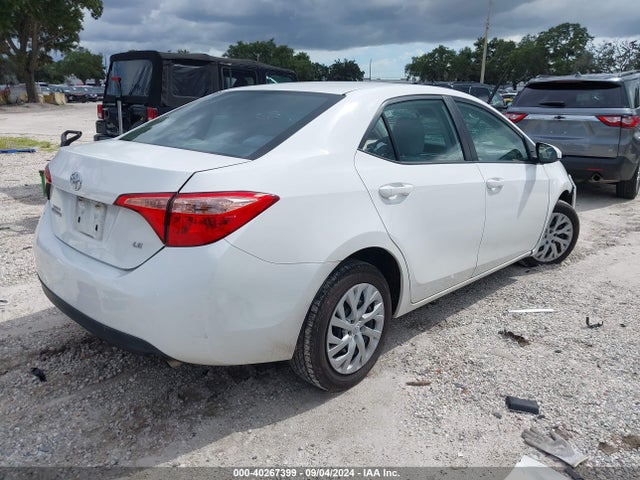 Toyota COROLLA LE 2018 5YFBURHE1JP763220 Image 4