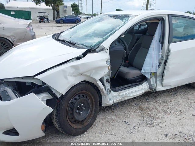 Toyota COROLLA LE 2018 5YFBURHE1JP763220 Image 6