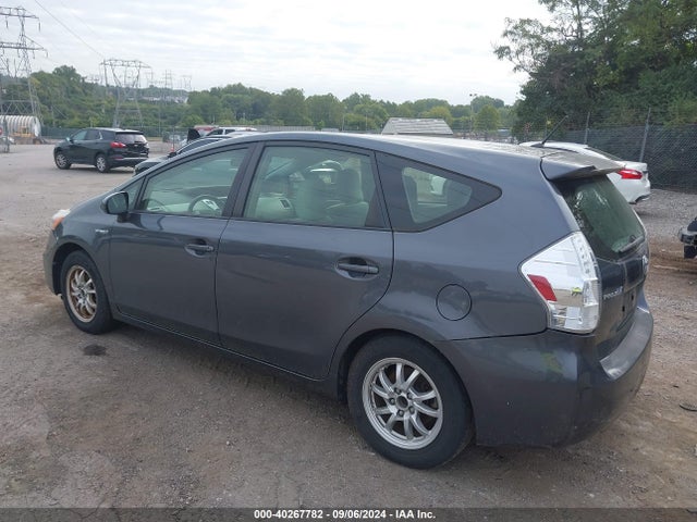 Toyota Prius V Two 2014 JTDZN3EU7E3318628 Image 3
