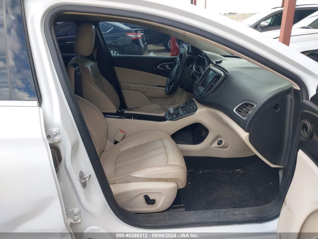 Chrysler 200 C 2015 1C3CCCCG3FN632019 Image 5