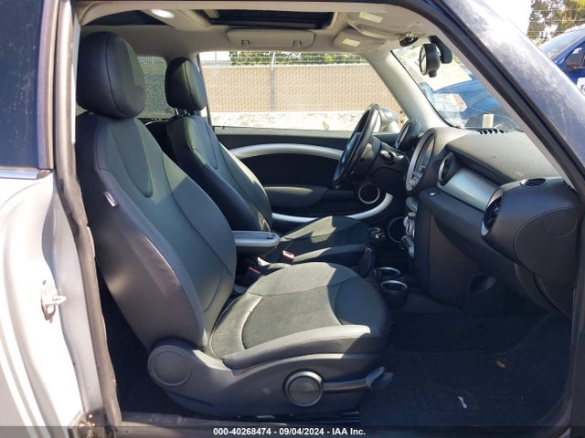 2010 MINI COOPER CLUBMAN WMWML3C58ATX38224 Photo 4