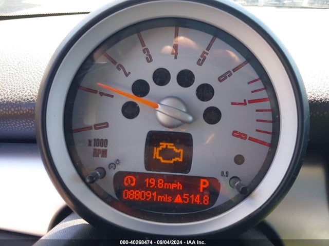 2010 MINI COOPER CLUBMAN WMWML3C58ATX38224 Photo 6