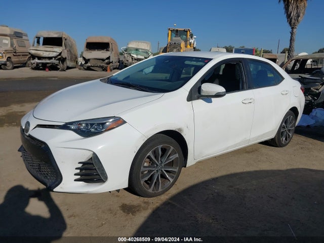 Toyota COROLLA SE 2017 5YFBURHE6HP655301 Image 2