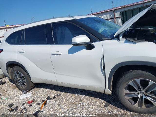 Toyota Highlander Xle 2022 5TDGZRAH1NS129365 Image 14
